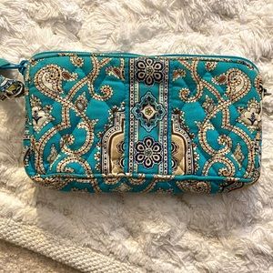 vera bradley wristlet
